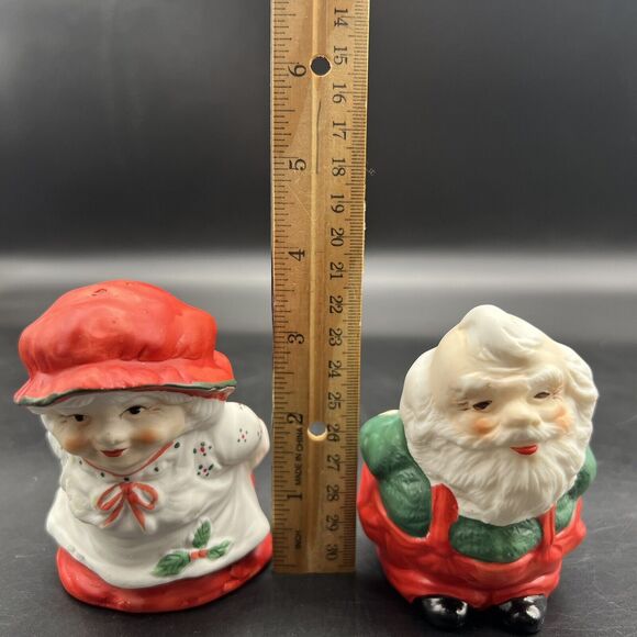 Vintage Santa & Mrs Claus Warming Bums Salt & Pepper Shaker Set Taiwan 3.5” - Picture 10 of 10